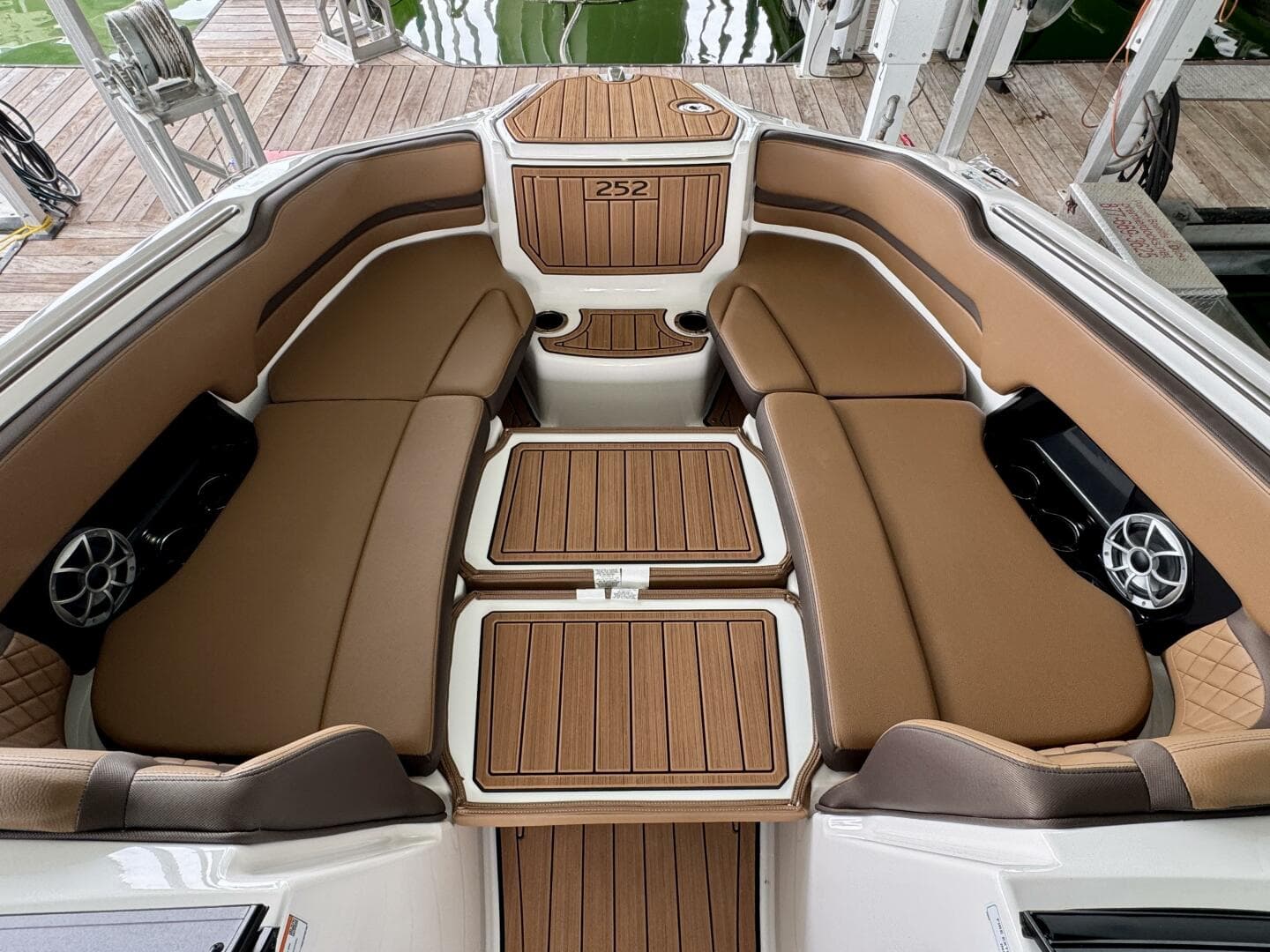 2024 Yamaha Boats 252 SD — photo 78