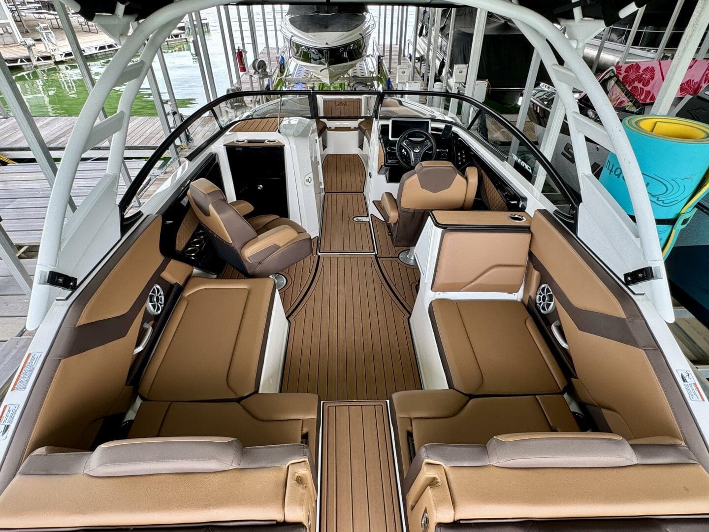 2024 Yamaha Boats 252 SD — photo 38