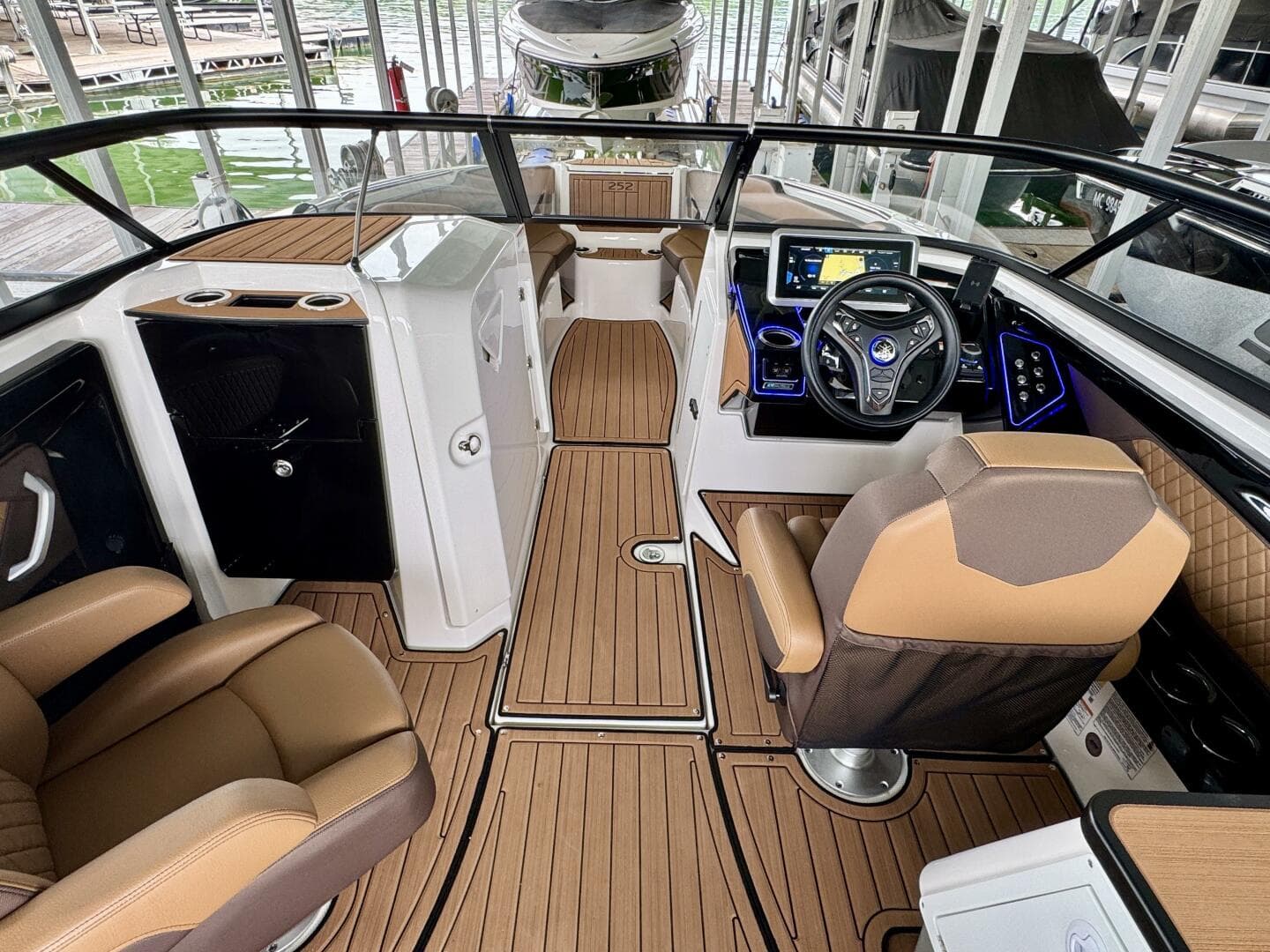 2024 Yamaha Boats 252 SD — photo 57