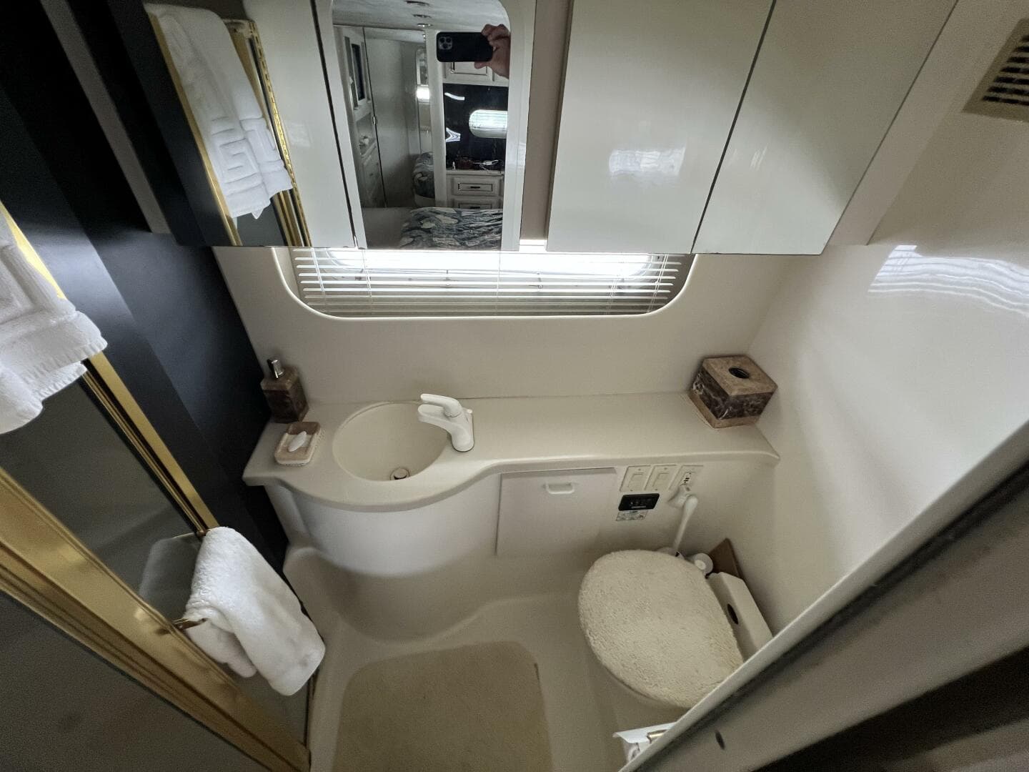 1997 Mainship 47 — photo 19