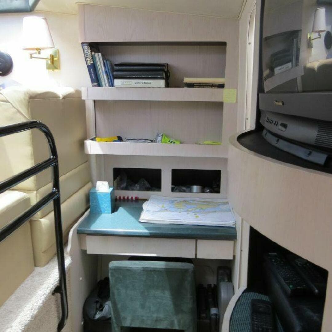 1997 Mainship 47 — photo 15