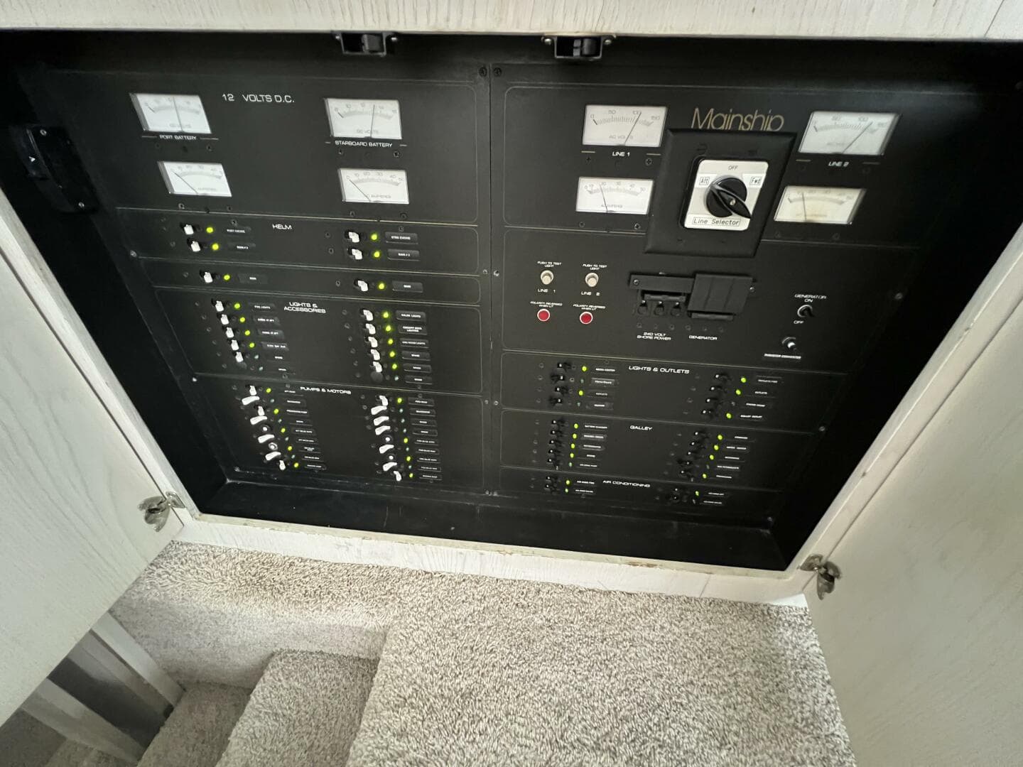 1997 Mainship 47 — photo 33