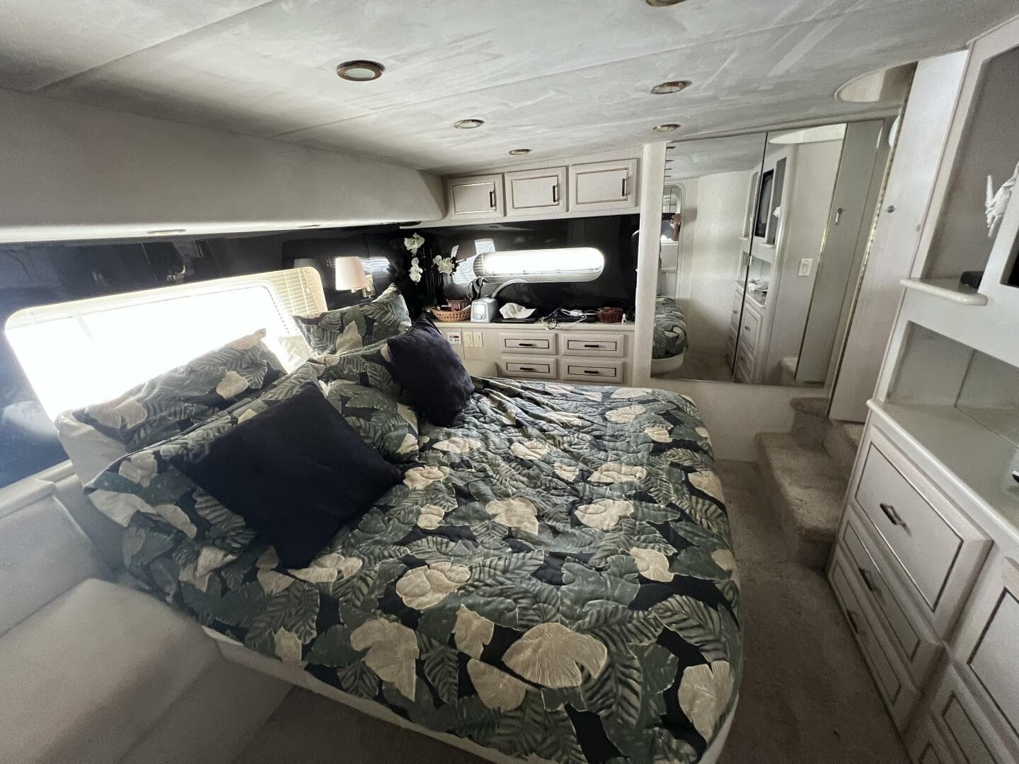 1997 Mainship 47 — photo 20