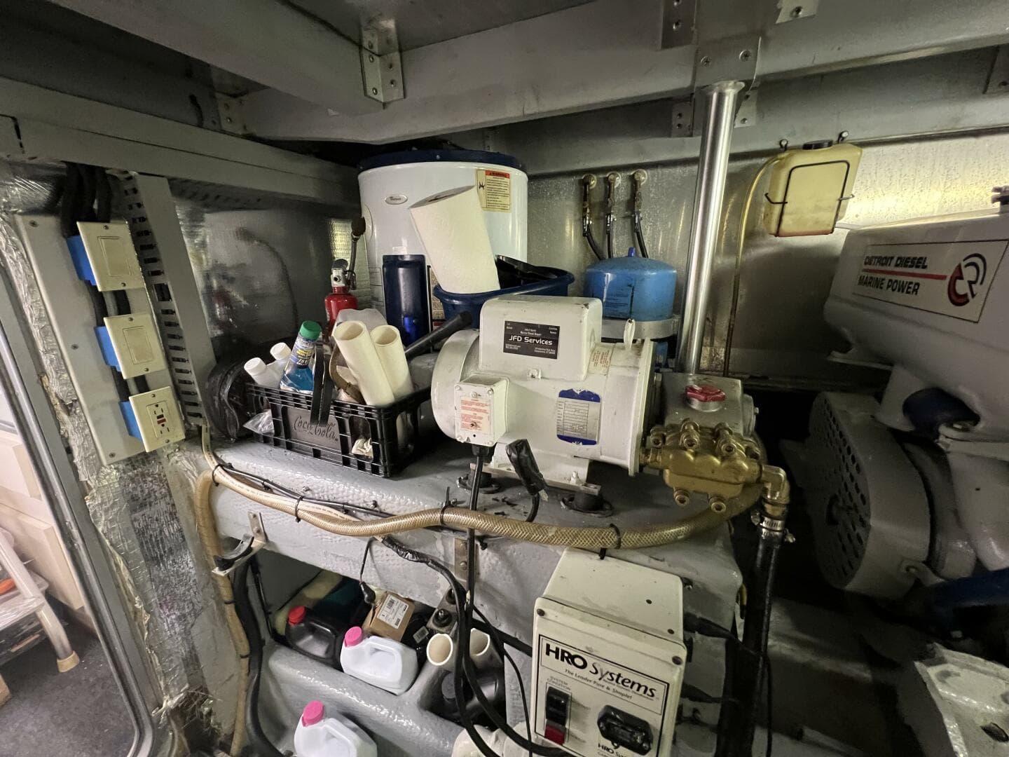 1997 Mainship 47 — photo 31