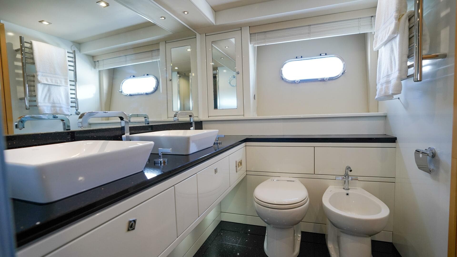 2012 Sunseeker 88 Yacht — photo 42