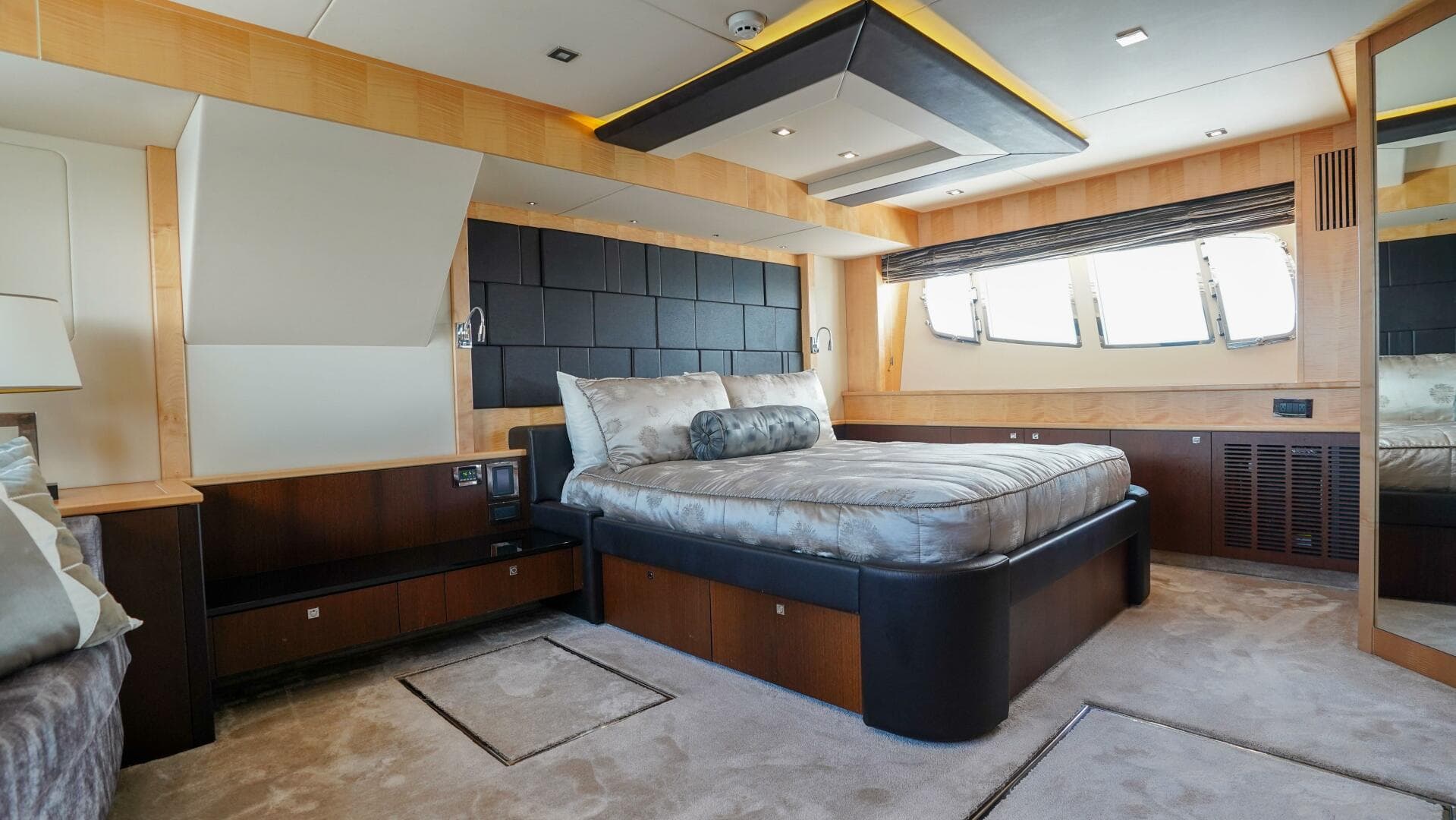 2012 Sunseeker 88 Yacht — photo 38