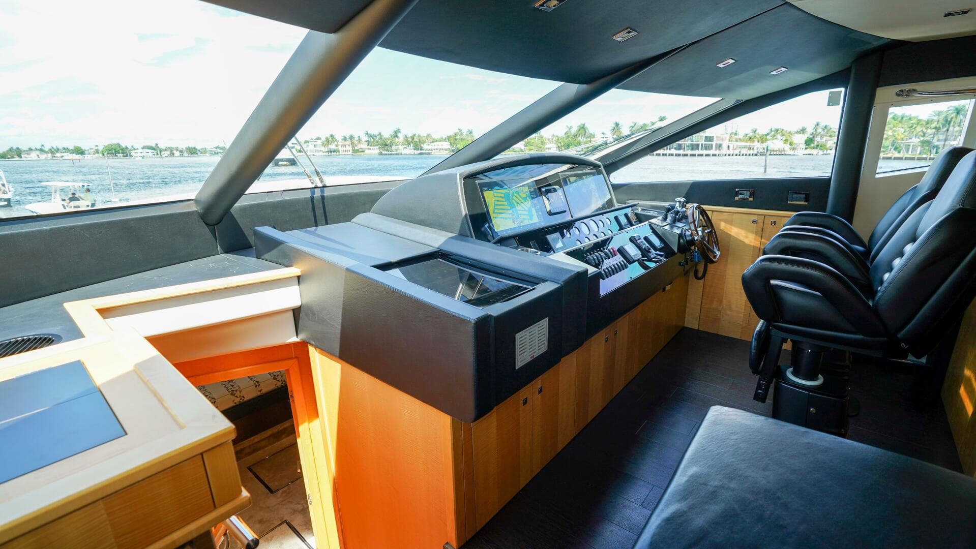 2012 Sunseeker 88 Yacht — photo 30