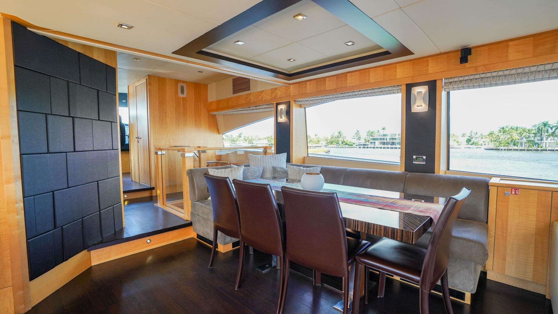 2012 Sunseeker 88 Yacht — photo 26