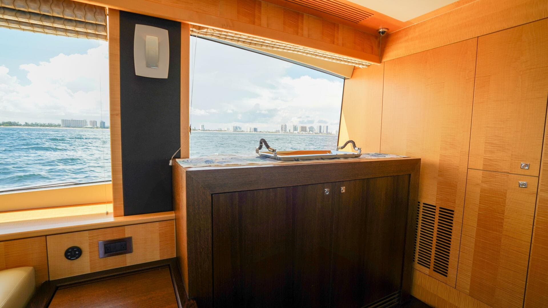 2012 Sunseeker 88 Yacht — photo 28