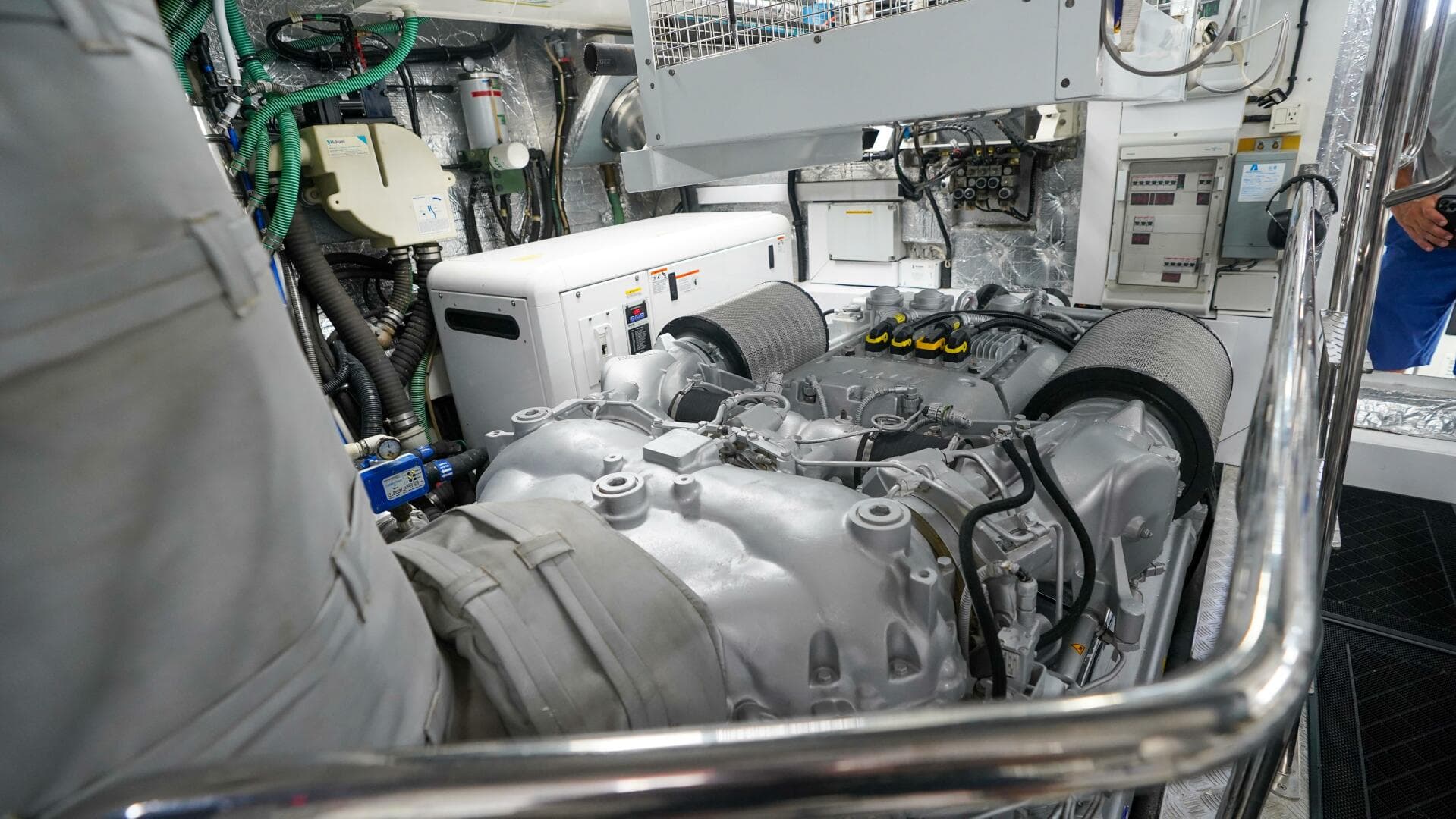 2012 Sunseeker 88 Yacht — photo 59