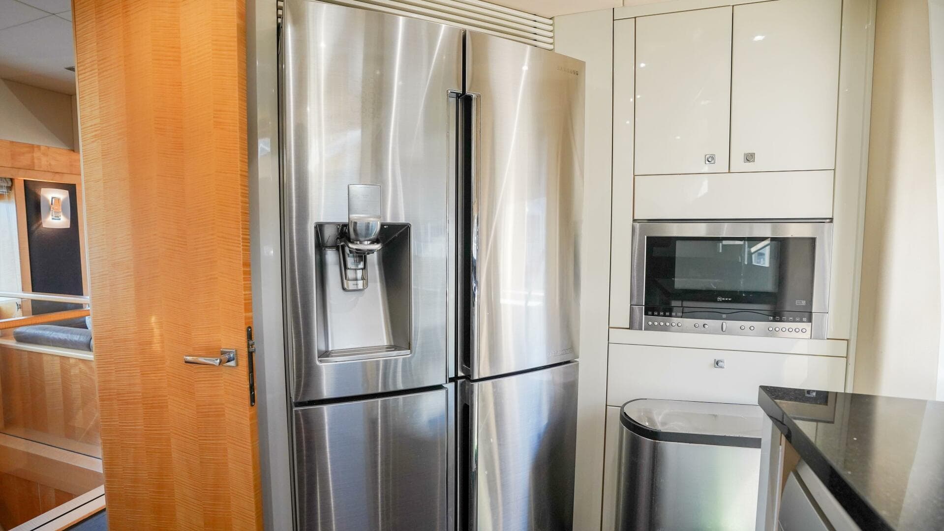 2012 Sunseeker 88 Yacht — photo 36