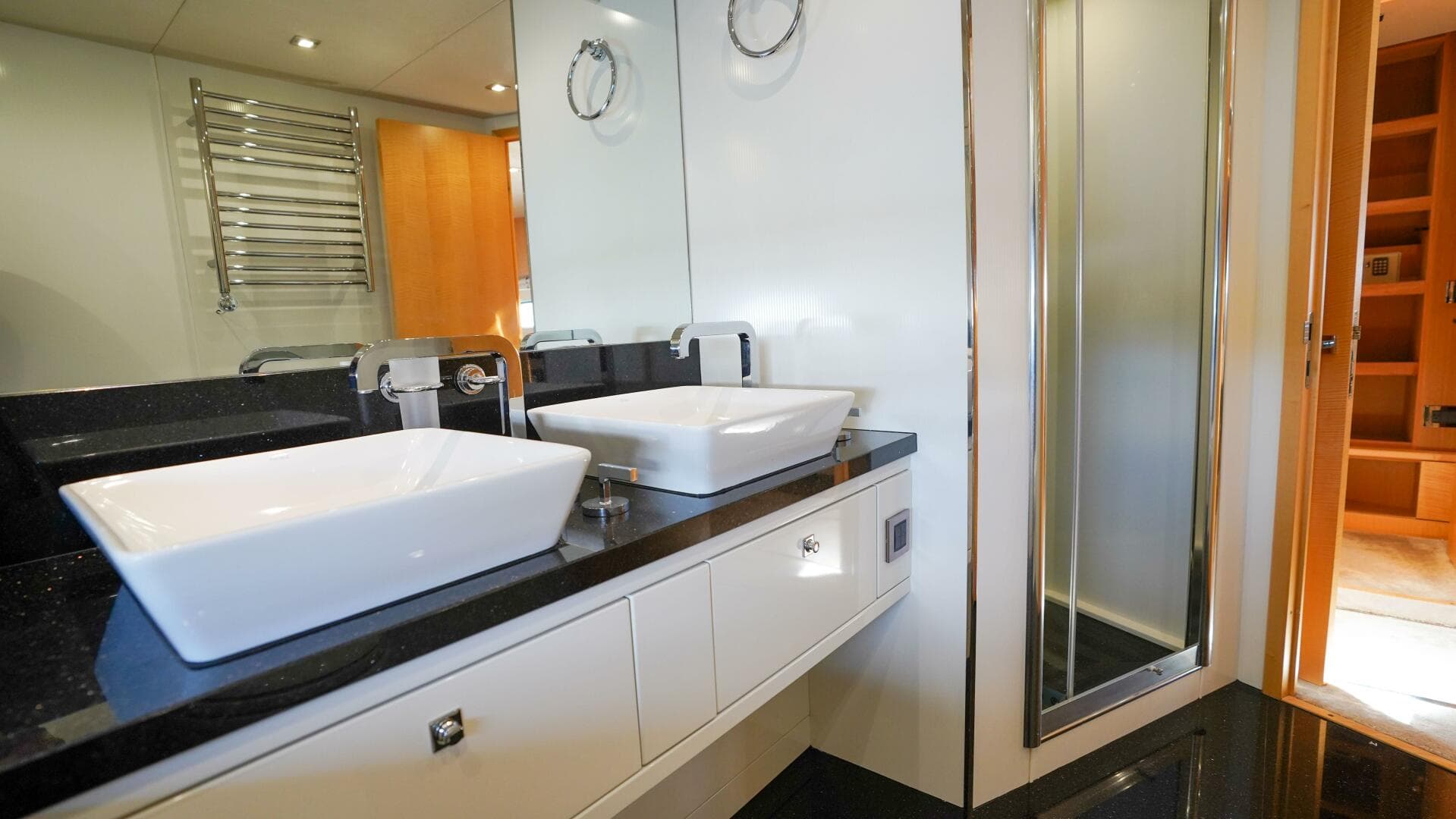 2012 Sunseeker 88 Yacht — photo 52