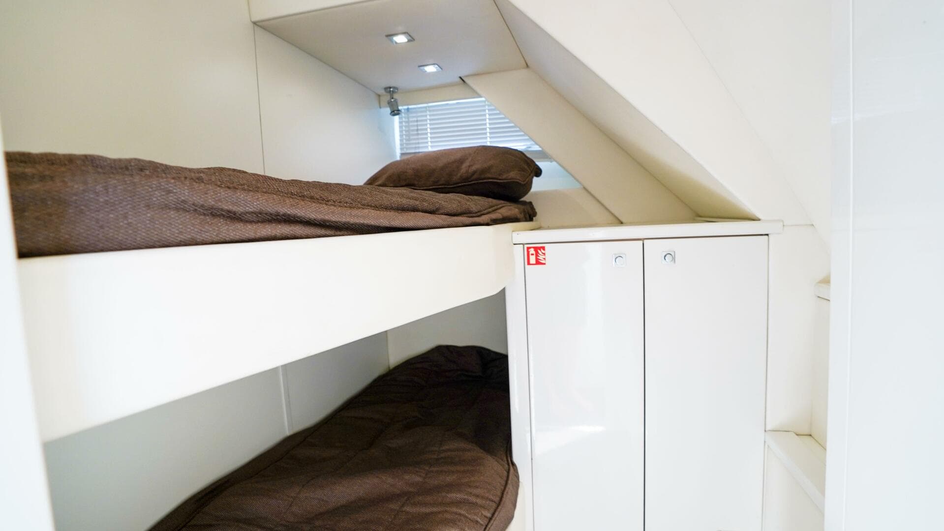 2012 Sunseeker 88 Yacht — photo 55