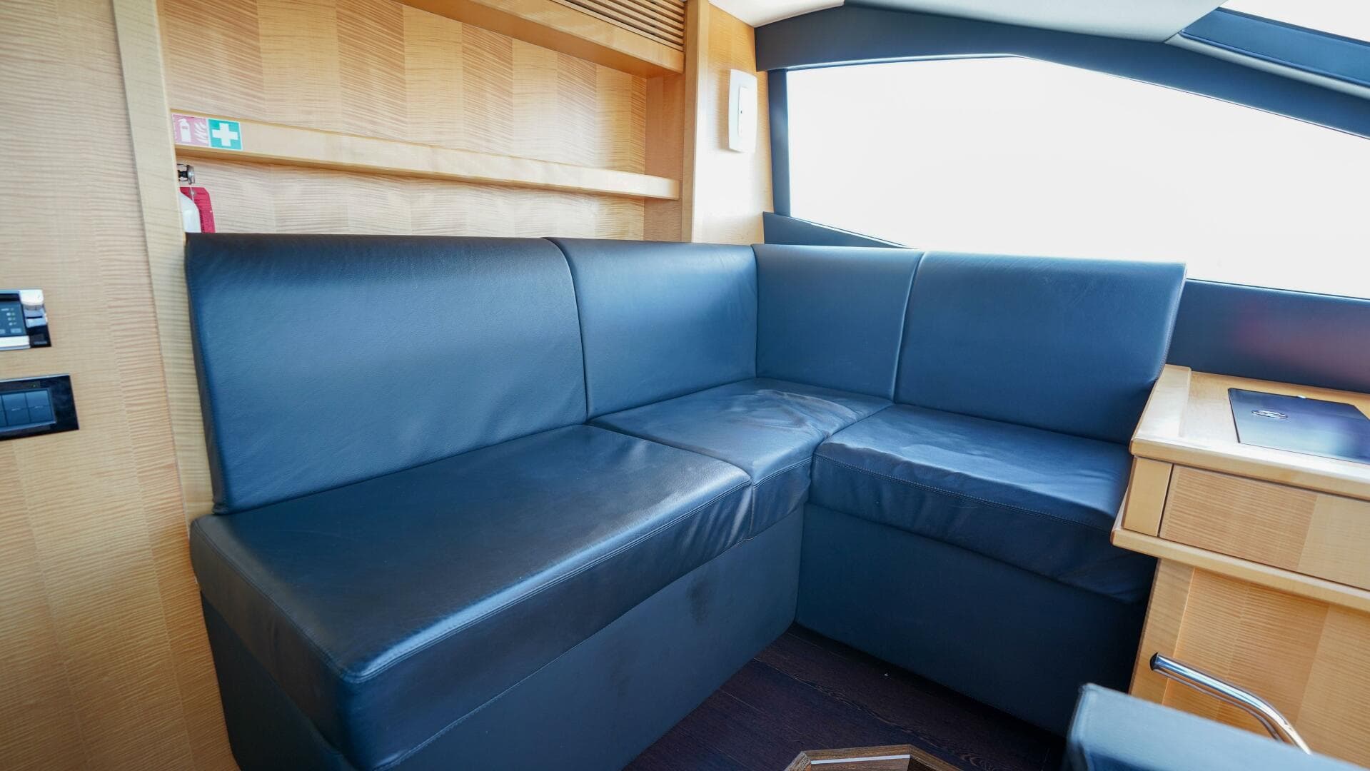 2012 Sunseeker 88 Yacht — photo 33