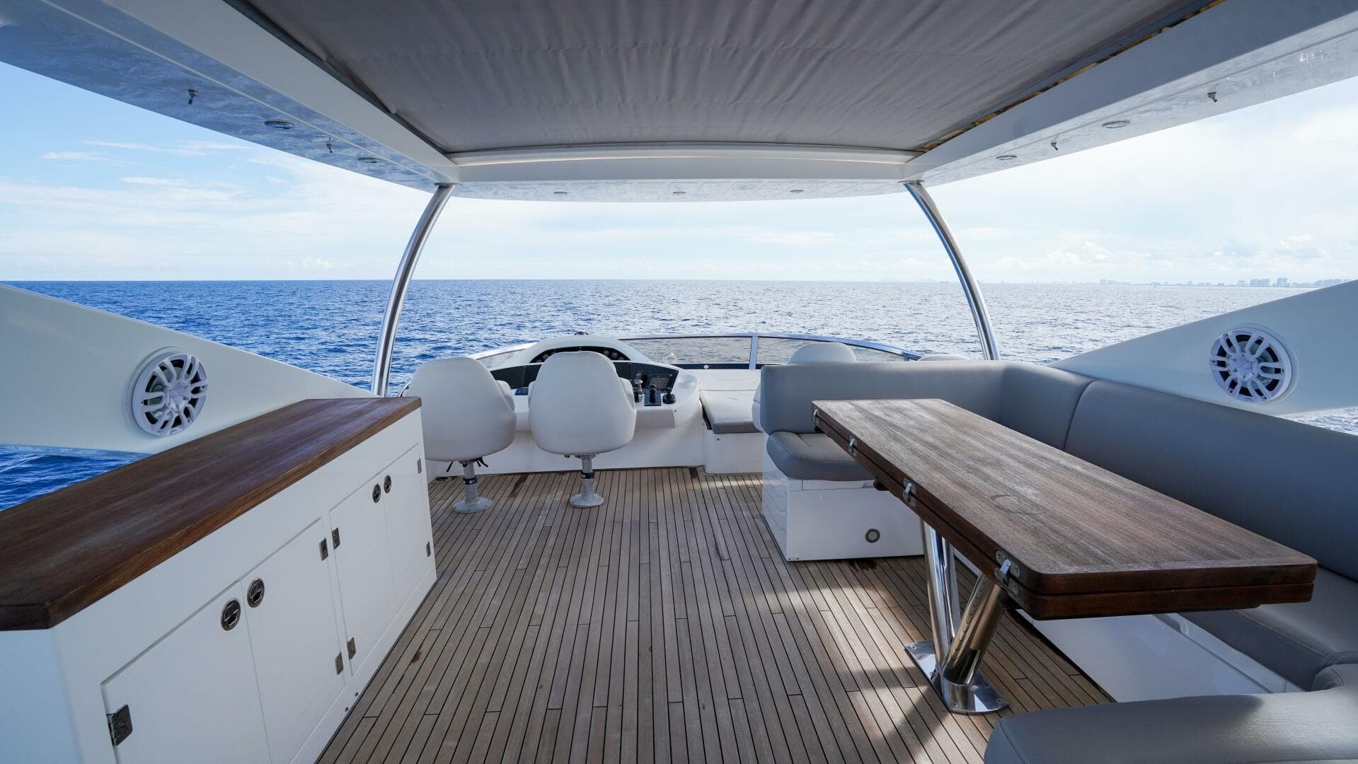 2012 Sunseeker 88 Yacht — photo 17