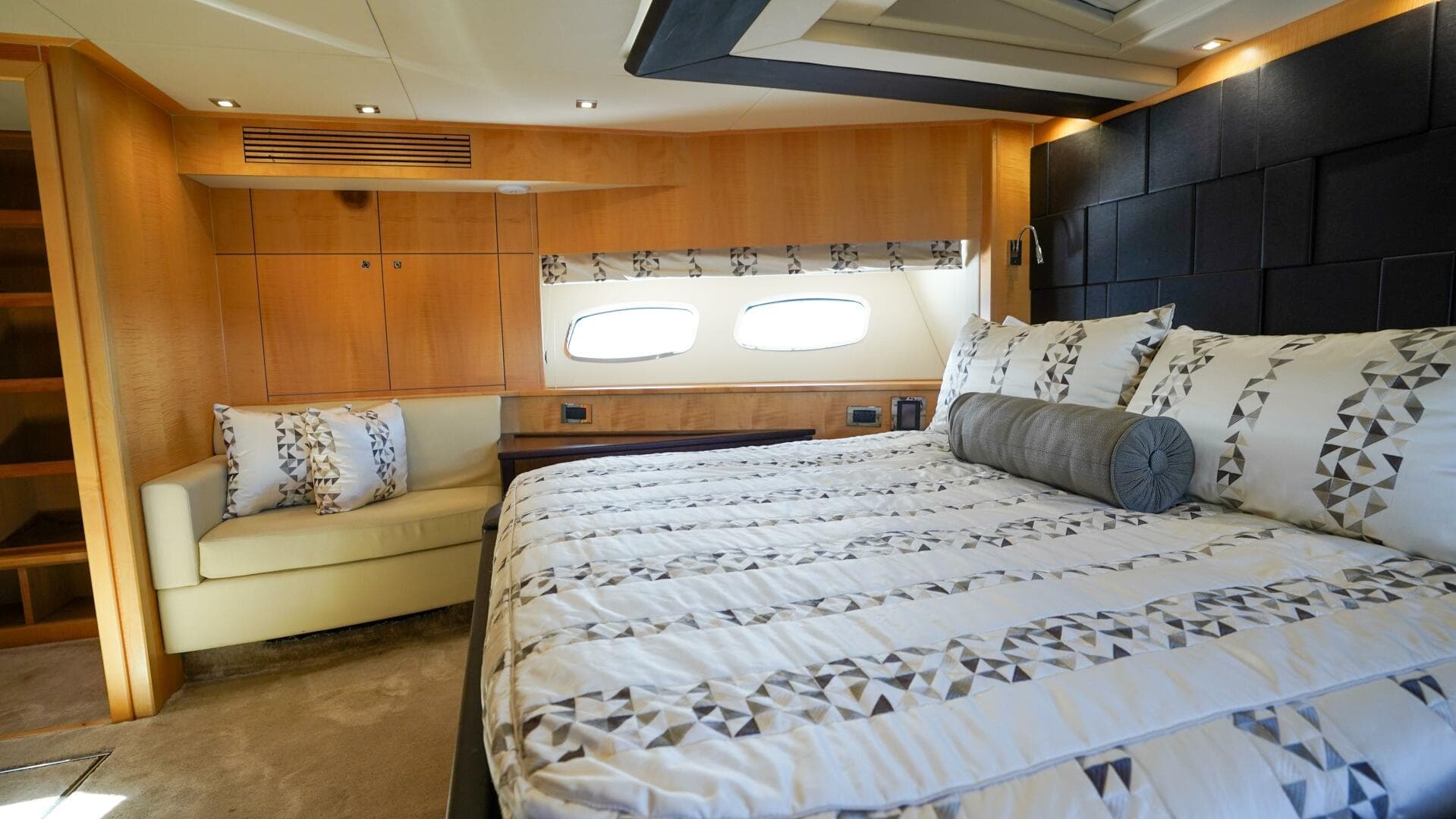 2012 Sunseeker 88 Yacht — photo 50