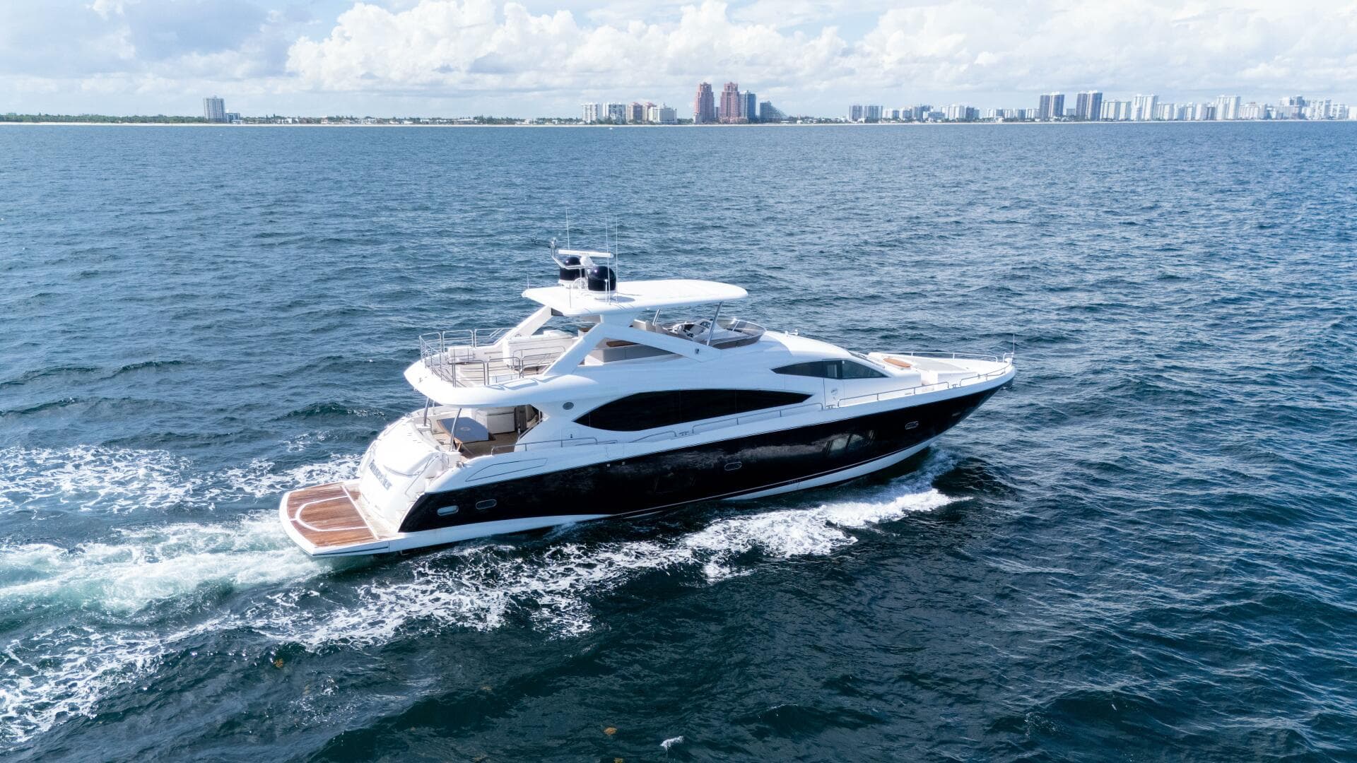 2012 Sunseeker 88 Yacht — photo 2