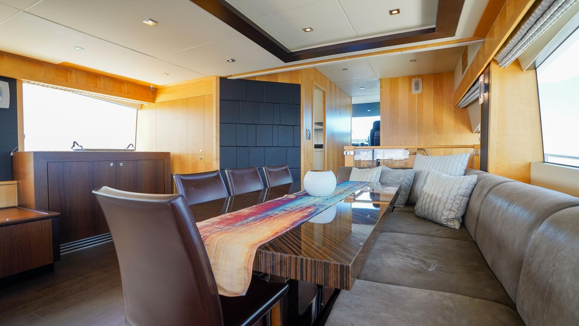 2012 Sunseeker 88 Yacht — photo 27