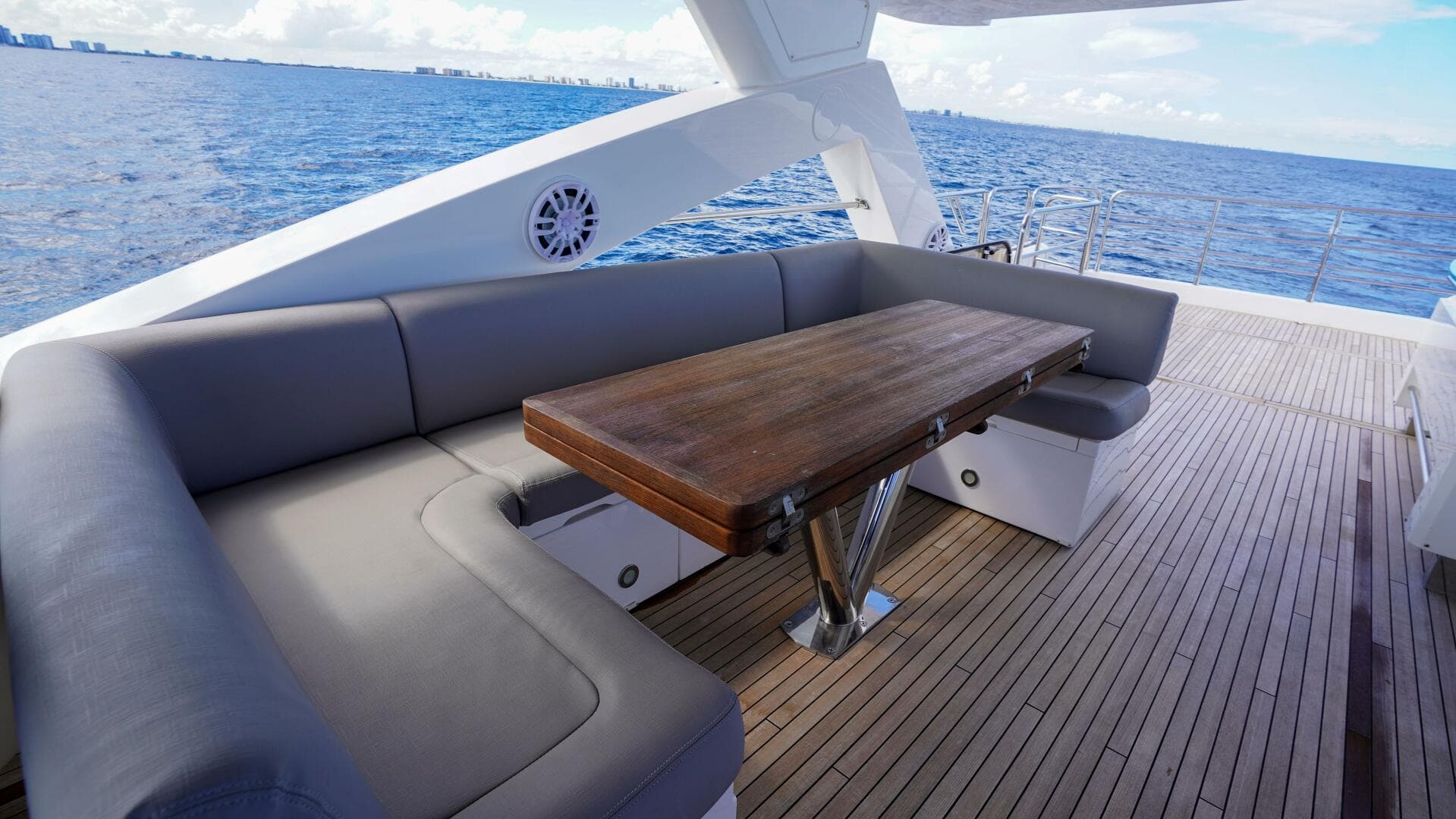 2012 Sunseeker 88 Yacht — photo 19