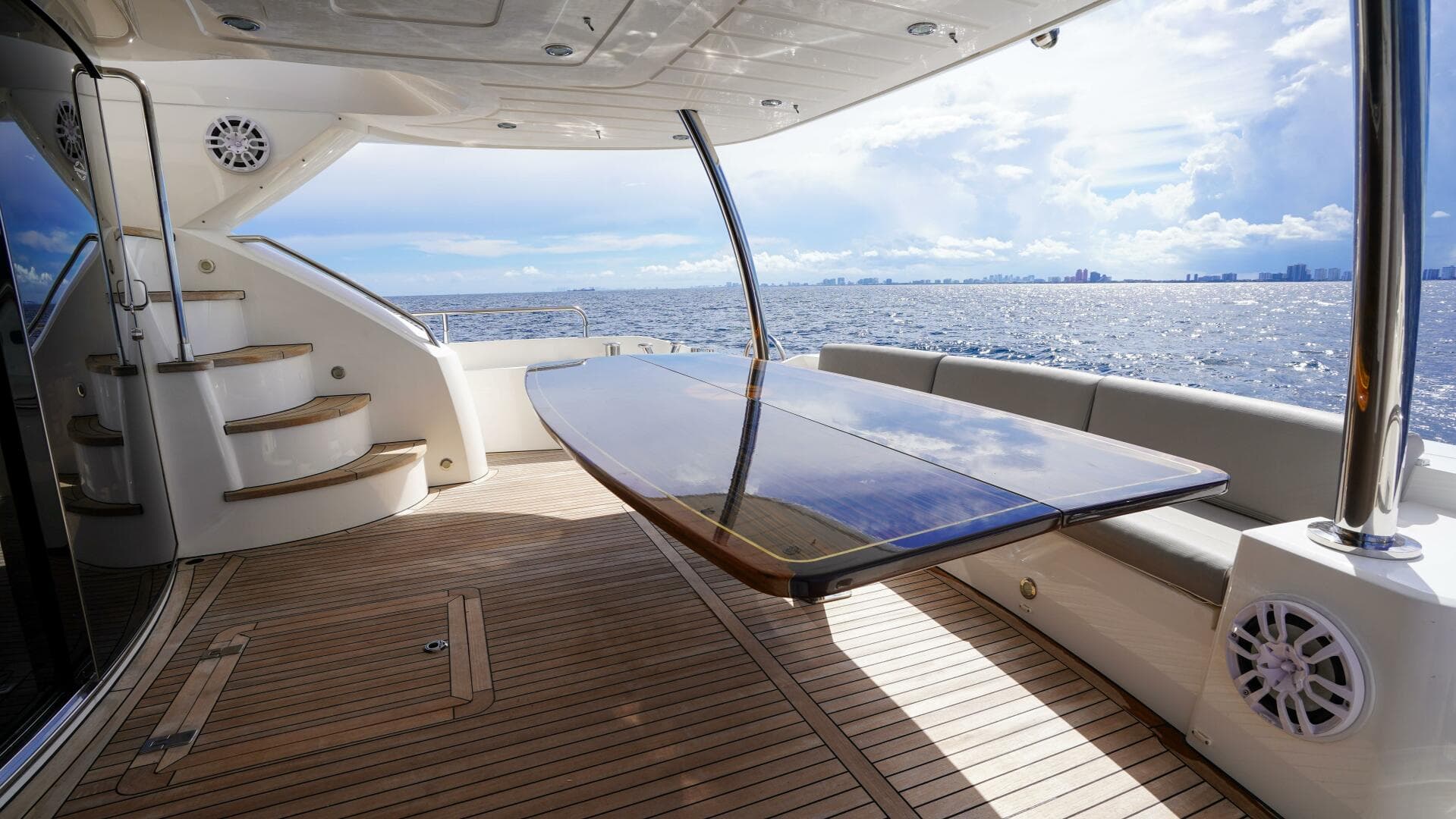 2012 Sunseeker 88 Yacht — photo 7