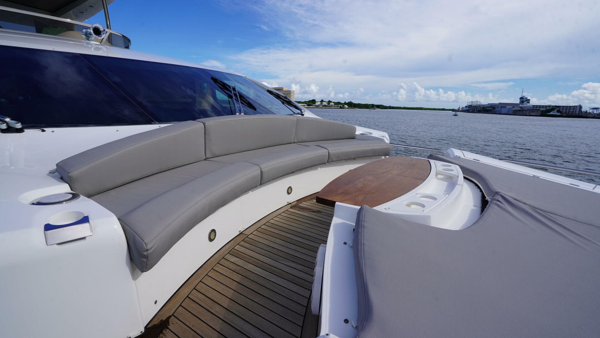 2012 Sunseeker 88 Yacht — photo 11