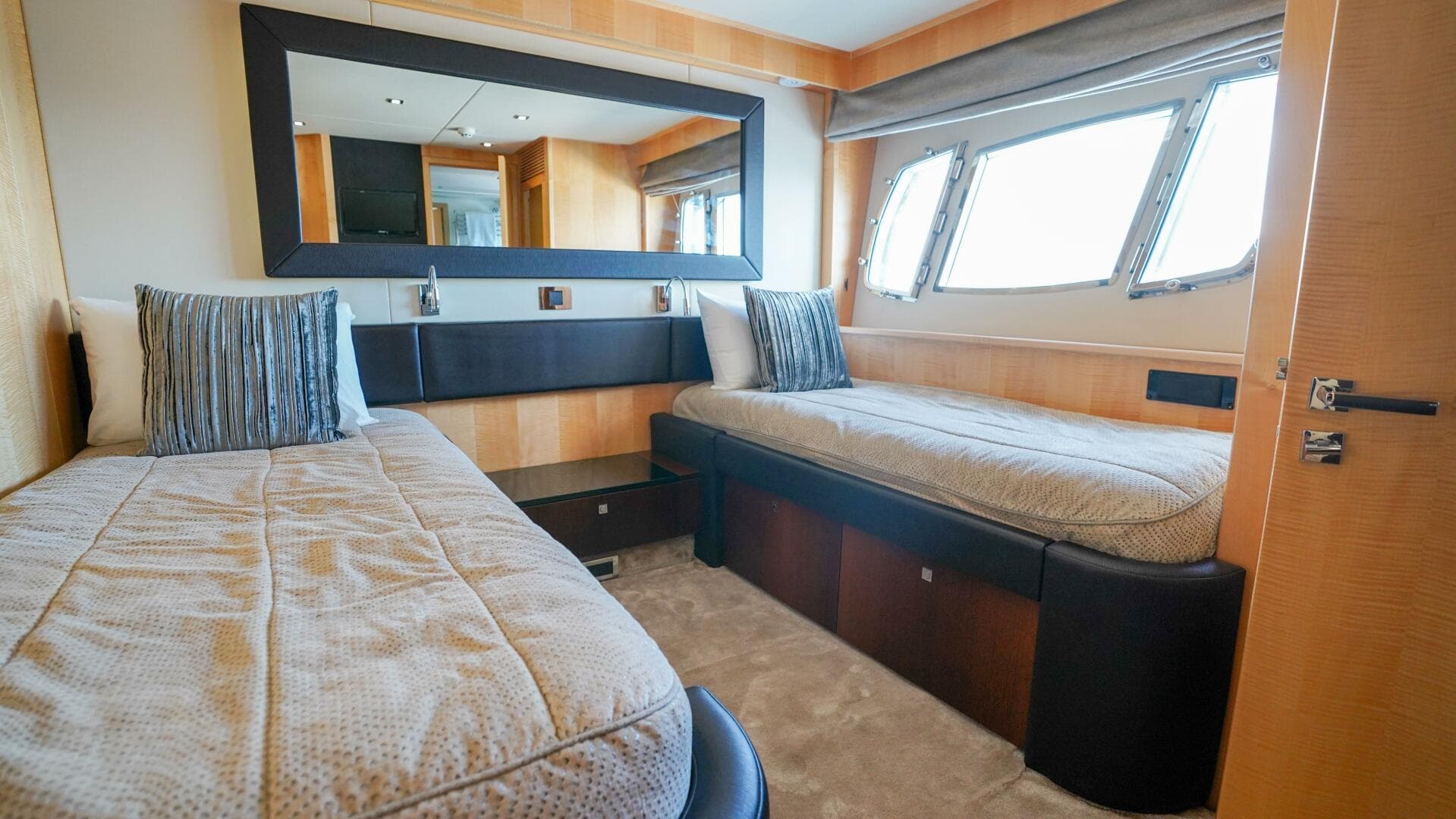 2012 Sunseeker 88 Yacht — photo 45