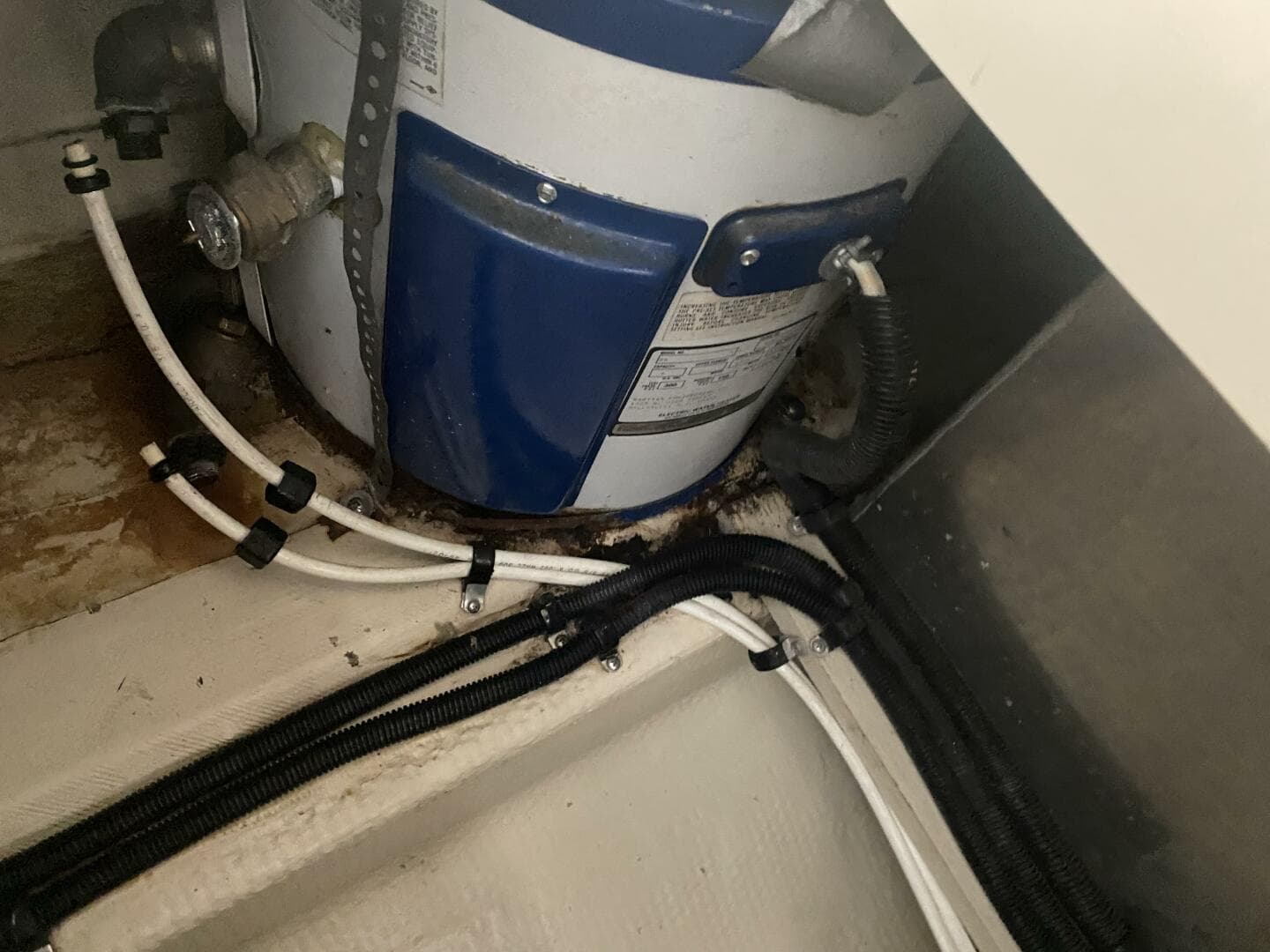 1985 Tiara Sport 2600 Continental — photo 52