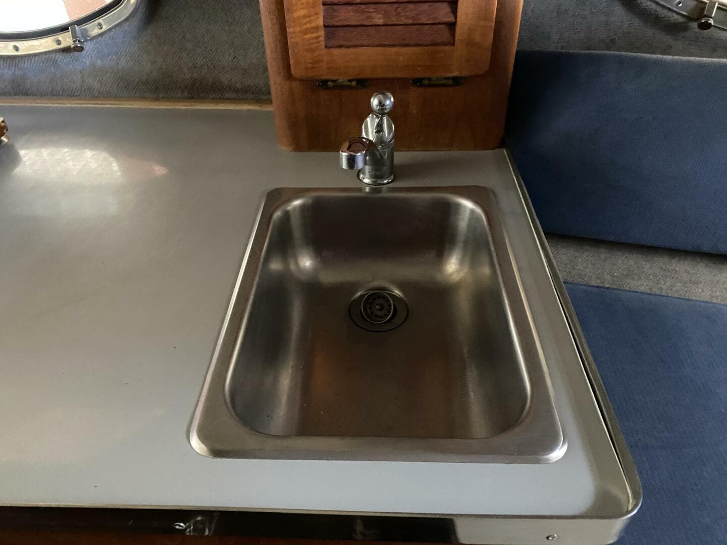 1985 Tiara Sport 2600 Continental — photo 34