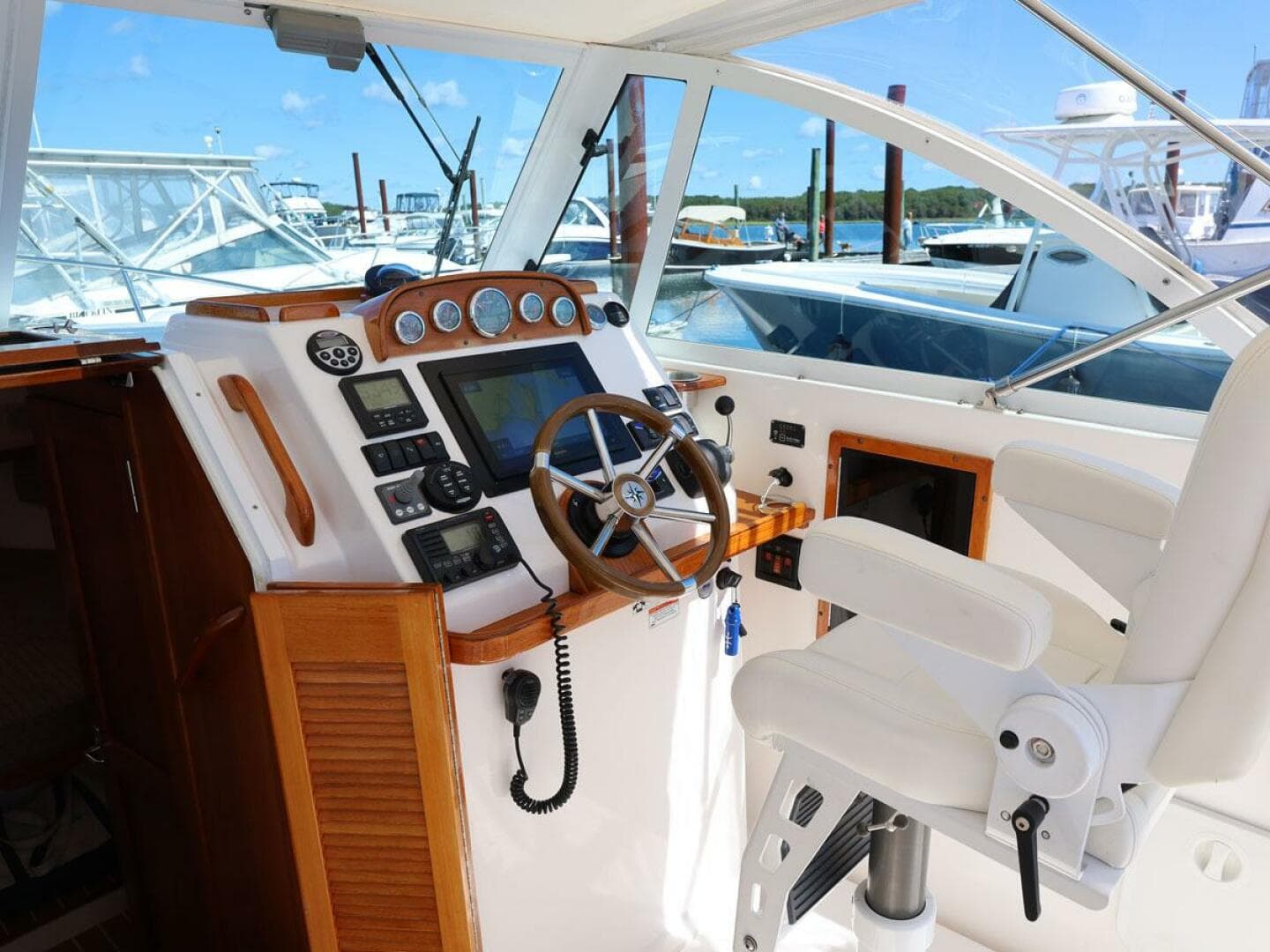 2007 Hunt Yachts Surfhunter 29 — photo 10