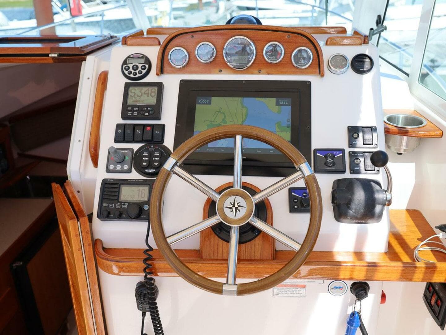 2007 Hunt Yachts Surfhunter 29 — photo 11