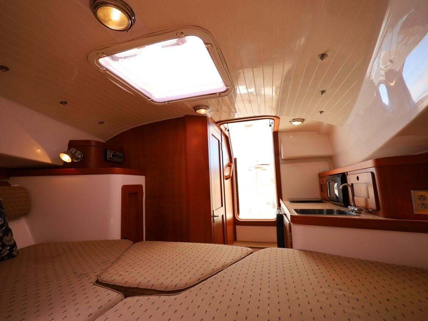 2007 Hunt Yachts Surfhunter 29 — photo 16