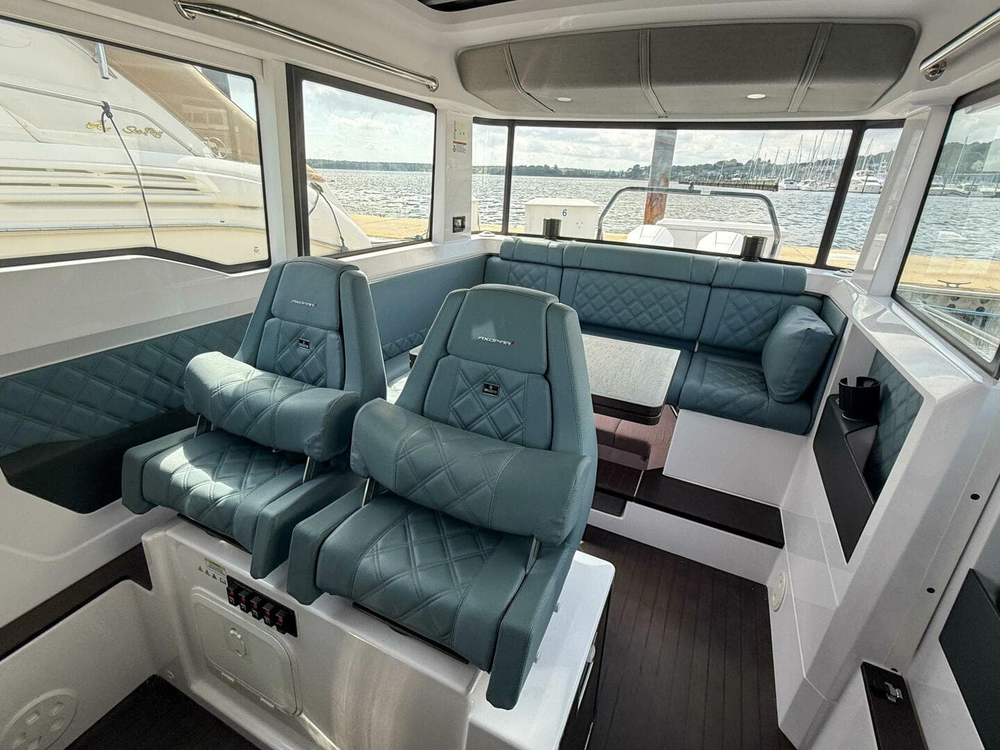 2023 Axopar 37 XC Aft Cabin — photo 17