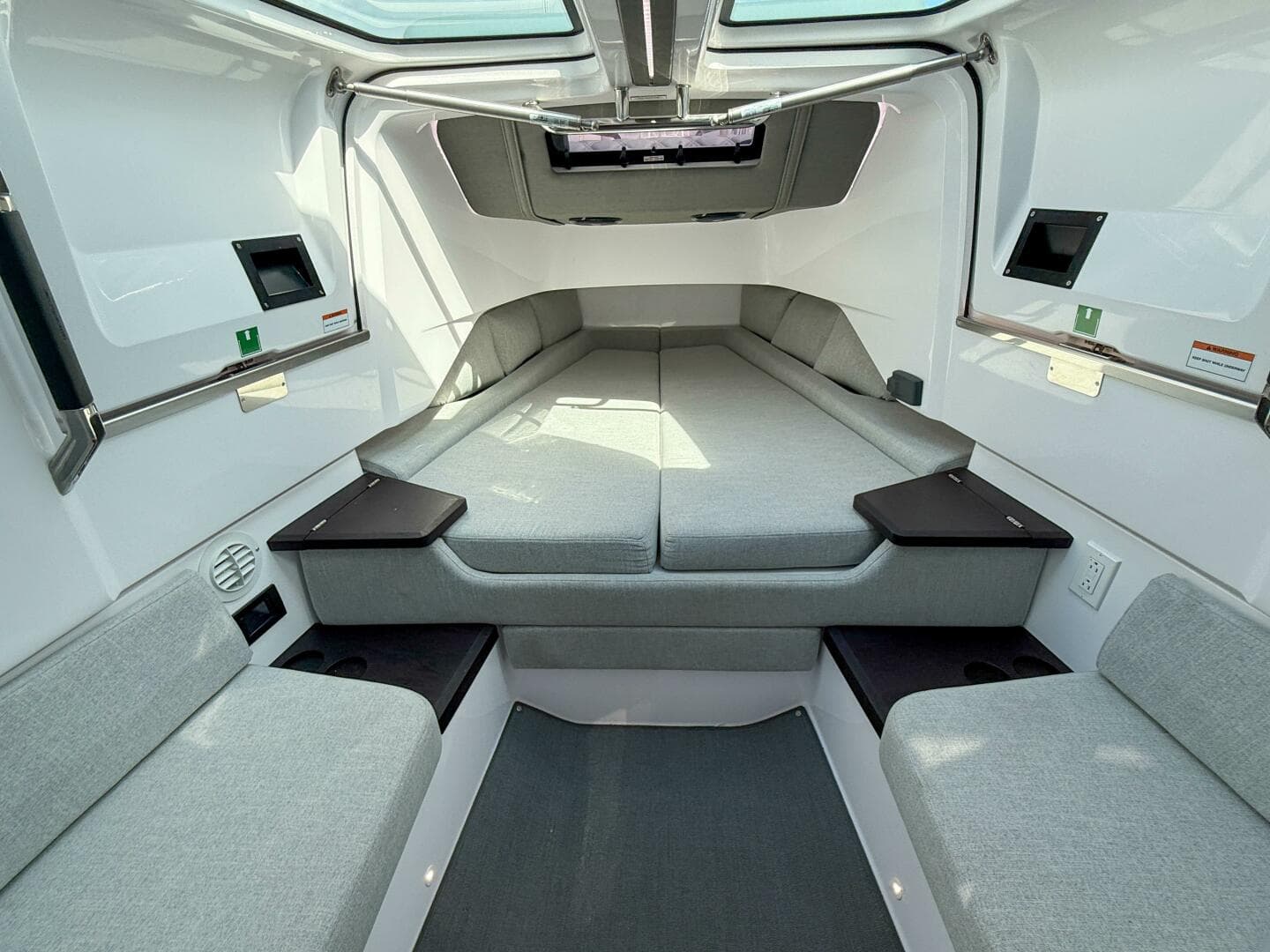 2023 Axopar 37 XC Aft Cabin — photo 23