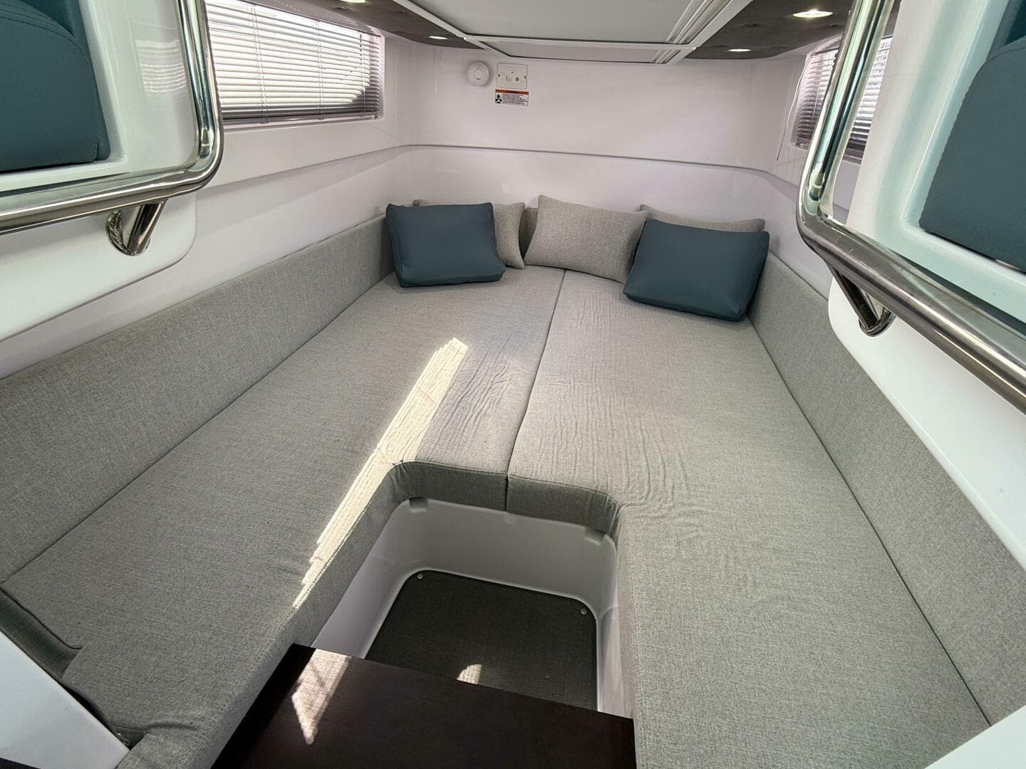 2023 Axopar 37 XC Aft Cabin — photo 13