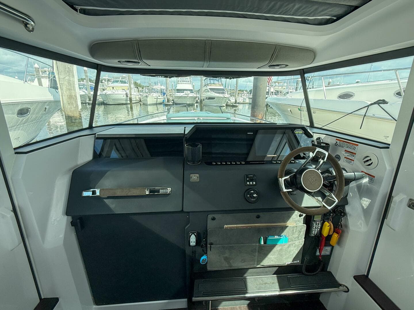 2023 Axopar 37 XC Aft Cabin — photo 14