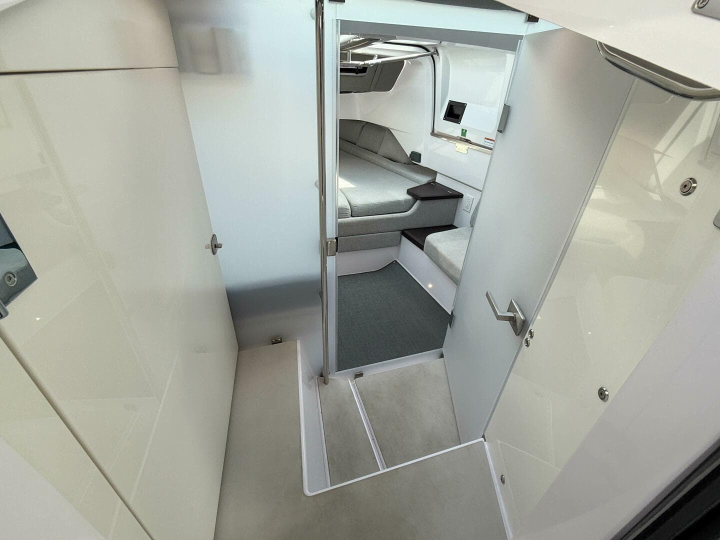 2023 Axopar 37 XC Aft Cabin — photo 22