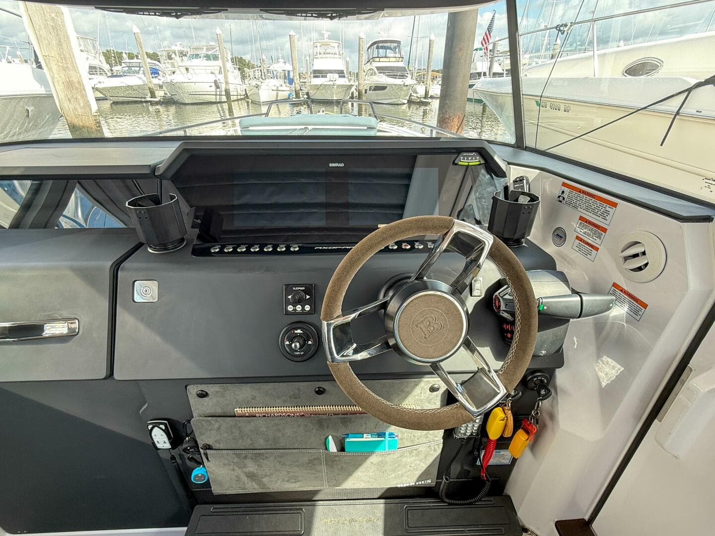 2023 Axopar 37 XC Aft Cabin — photo 15