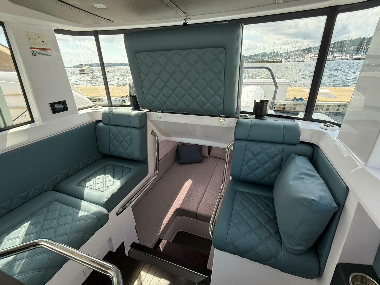 2023 Axopar 37 XC Aft Cabin — photo 12