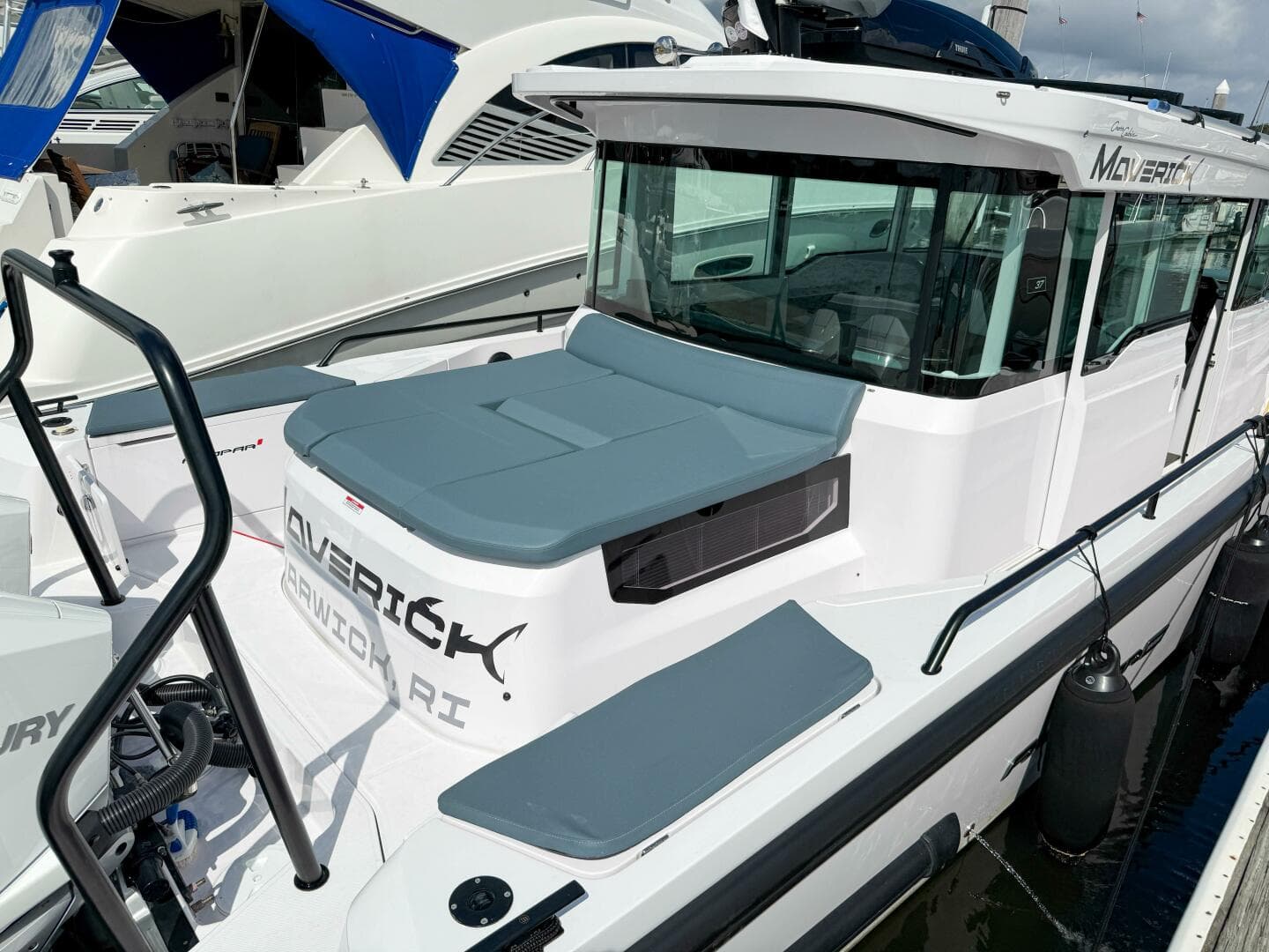 2023 Axopar 37 XC Aft Cabin — photo 9