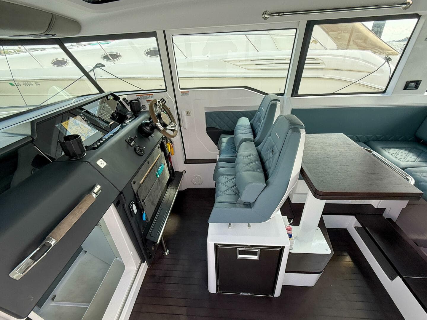 2023 Axopar 37 XC Aft Cabin — photo 11