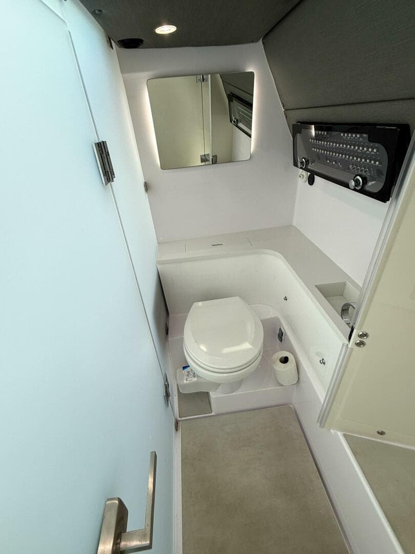 2023 Axopar 37 XC Aft Cabin — photo 21