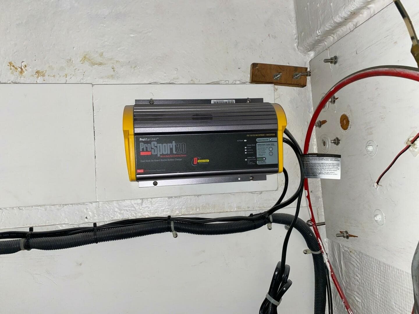 1982 Custom 28 CC — photo 37