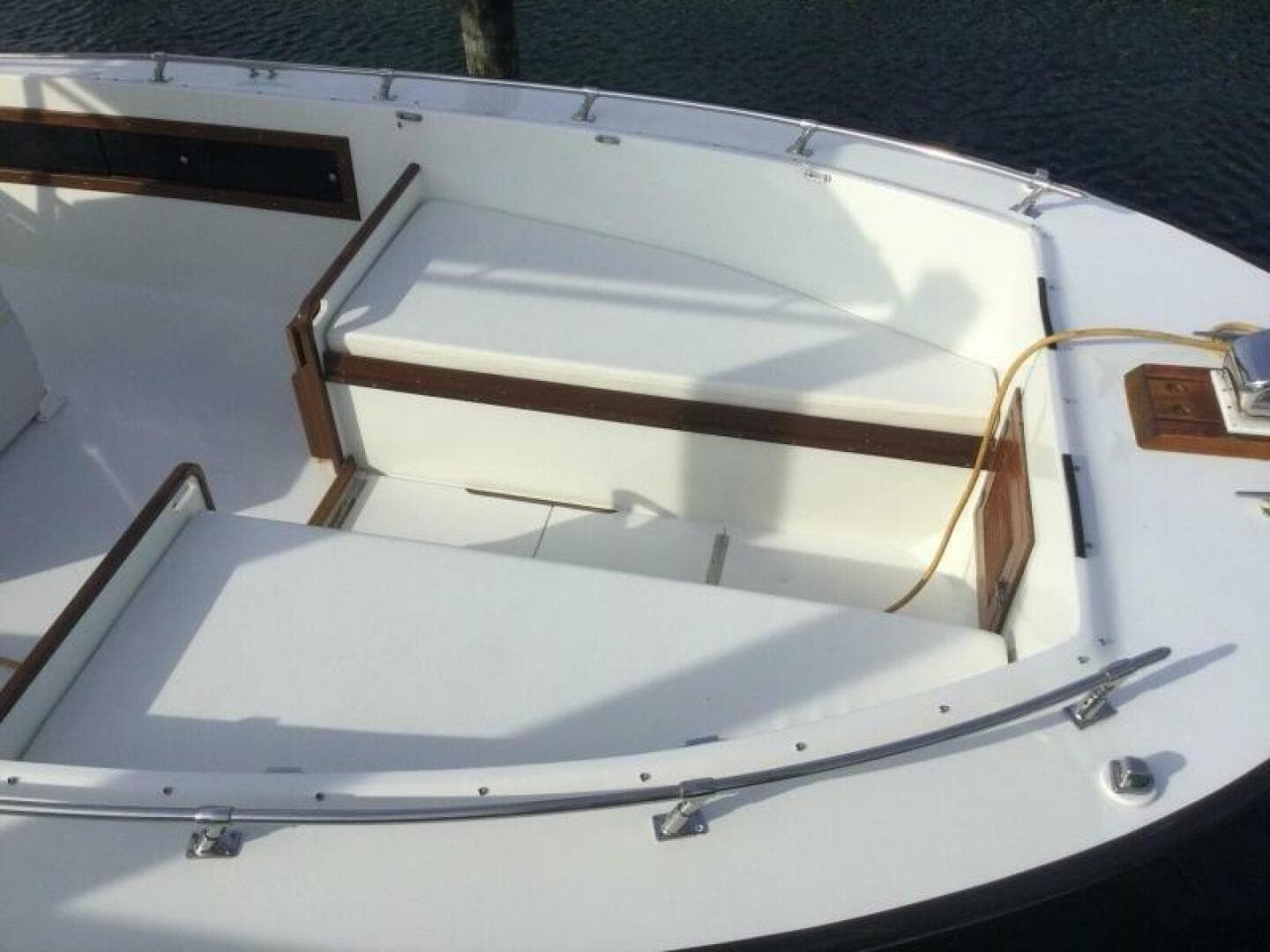 1982 Custom 28 CC — photo 22