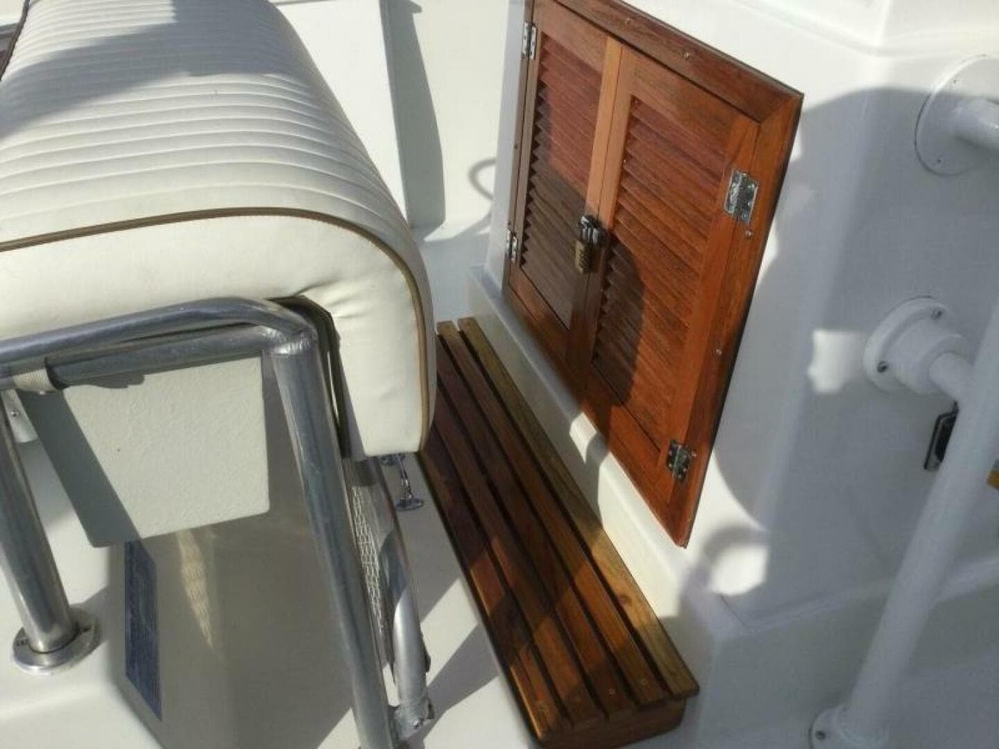 1982 Custom 28 CC — photo 29