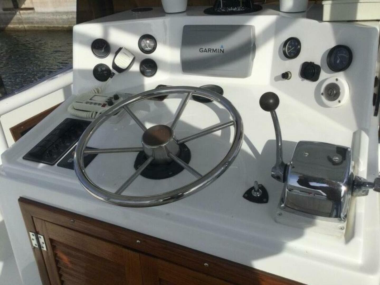 1982 Custom 28 CC — photo 27