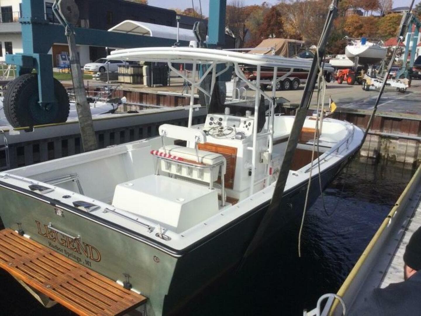 1982 Custom 28 CC — photo 10