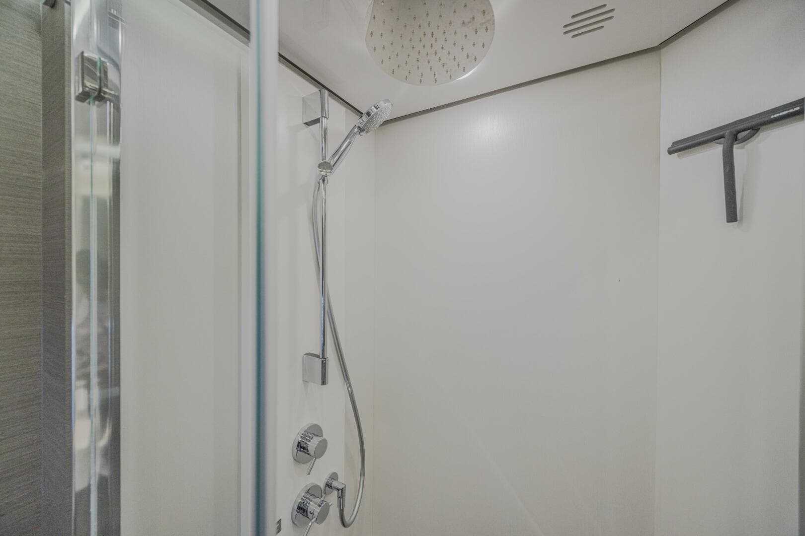 2023 Azimut S8 — photo 63