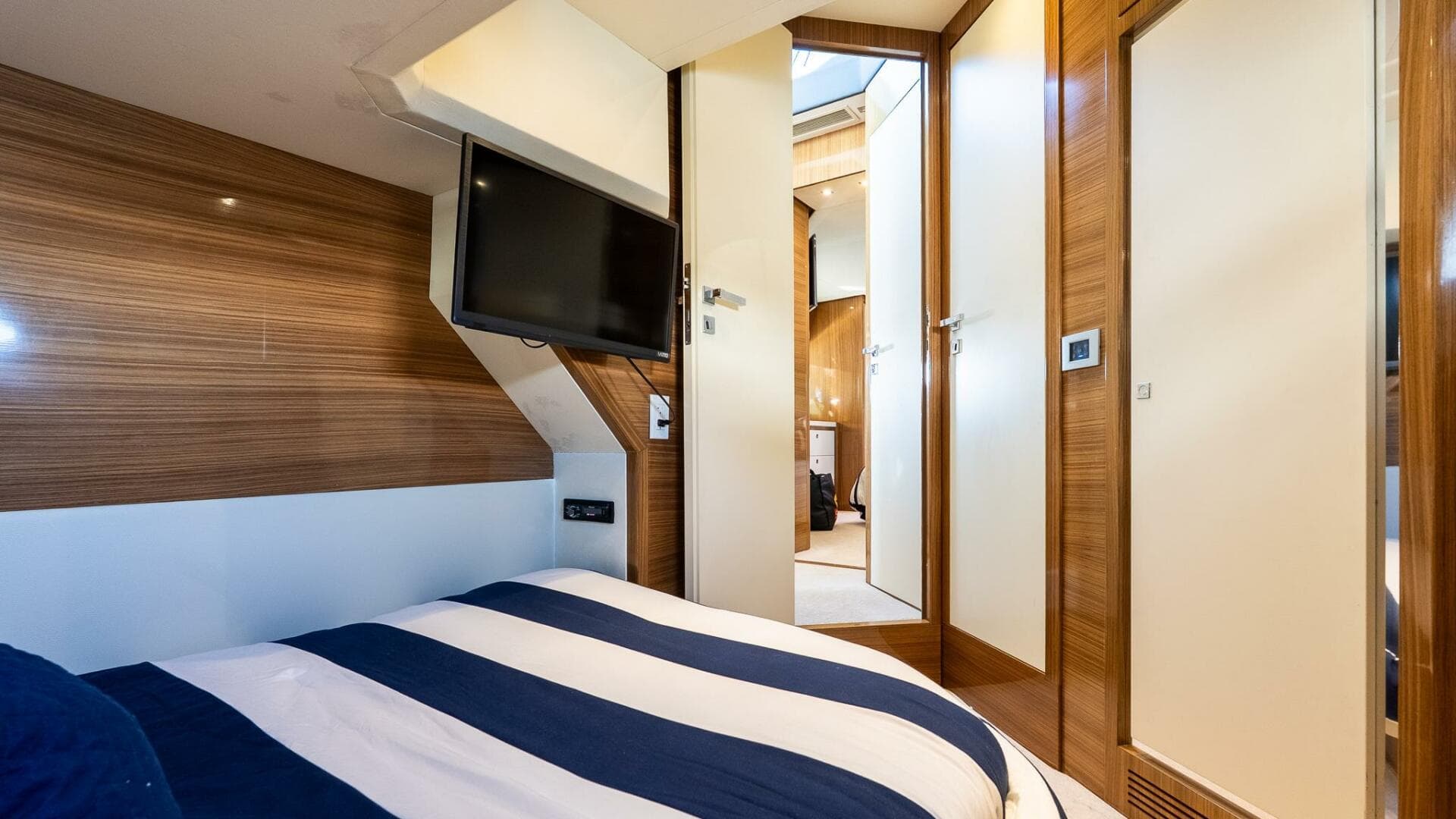 2011 Uniesse 55S — photo 35