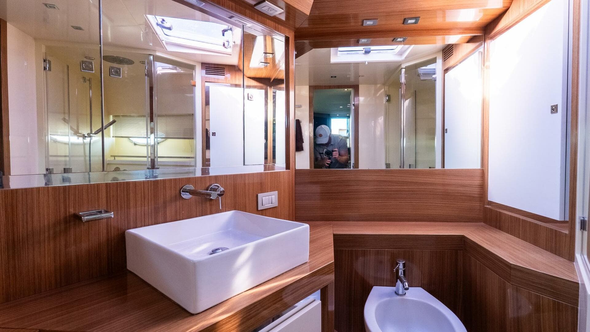 2011 Uniesse 55S — photo 33