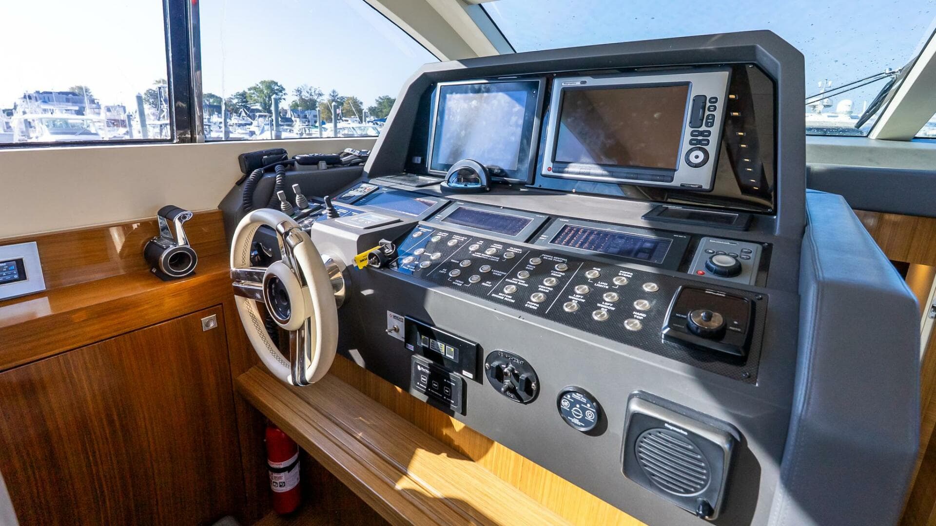 2011 Uniesse 55S — photo 25